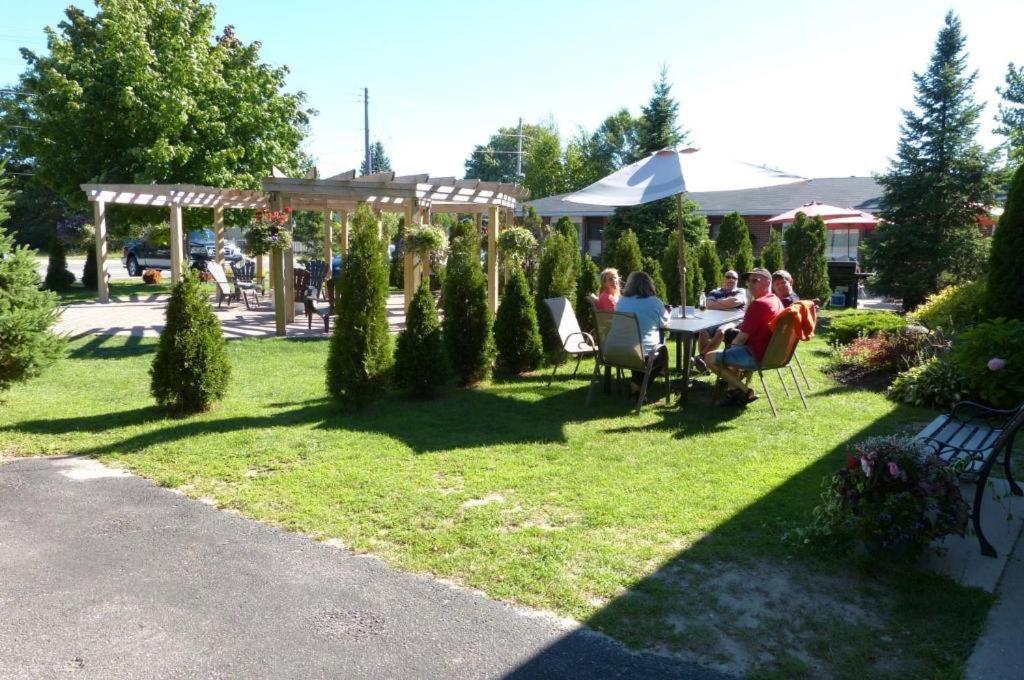 Oasis By The Bay Vacation Suites Wasaga Beach Zewnętrze zdjęcie