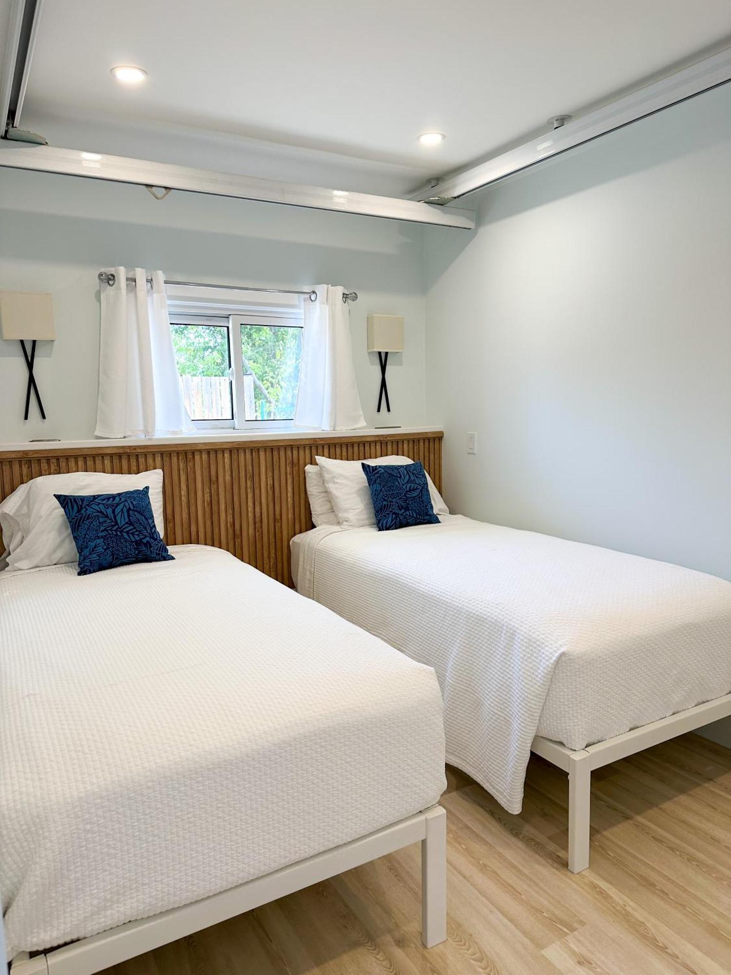 Oasis By The Bay Vacation Suites Wasaga Beach Zewnętrze zdjęcie