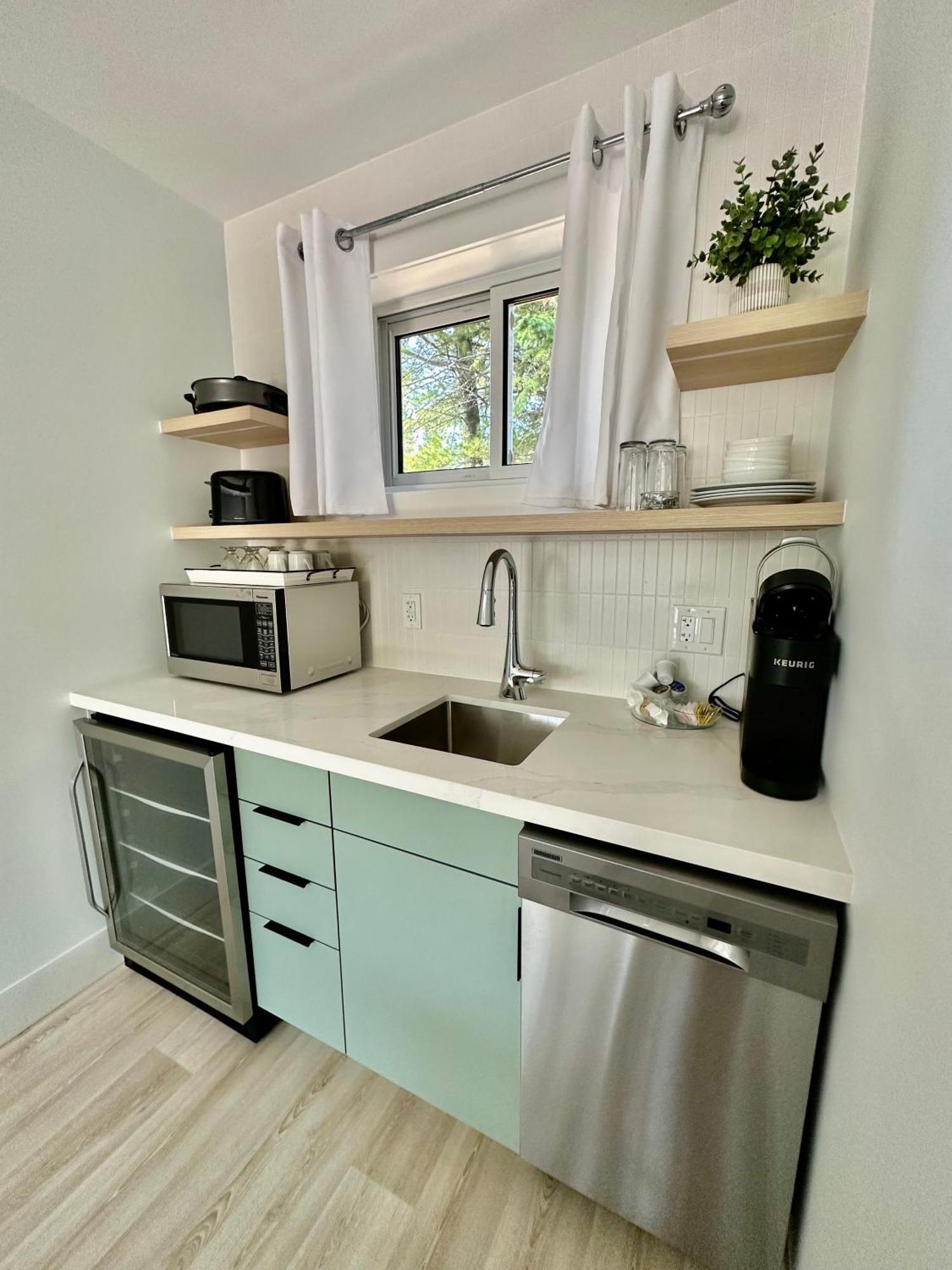 Oasis By The Bay Vacation Suites Wasaga Beach Zewnętrze zdjęcie