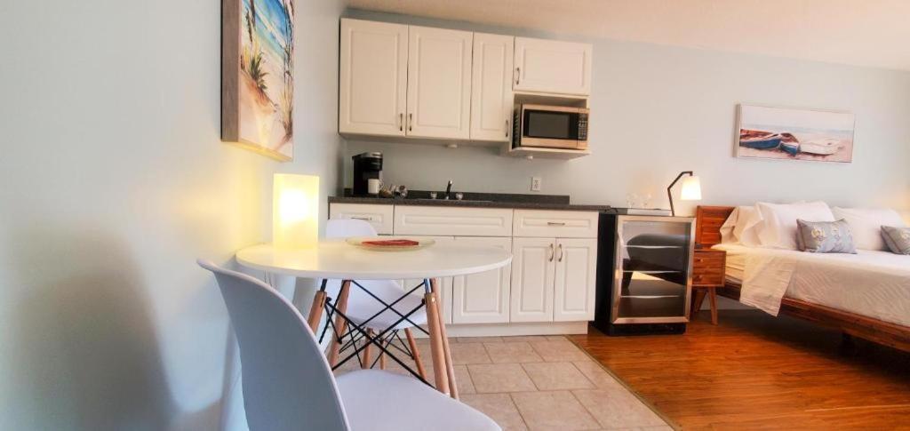 Oasis By The Bay Vacation Suites Wasaga Beach Zewnętrze zdjęcie