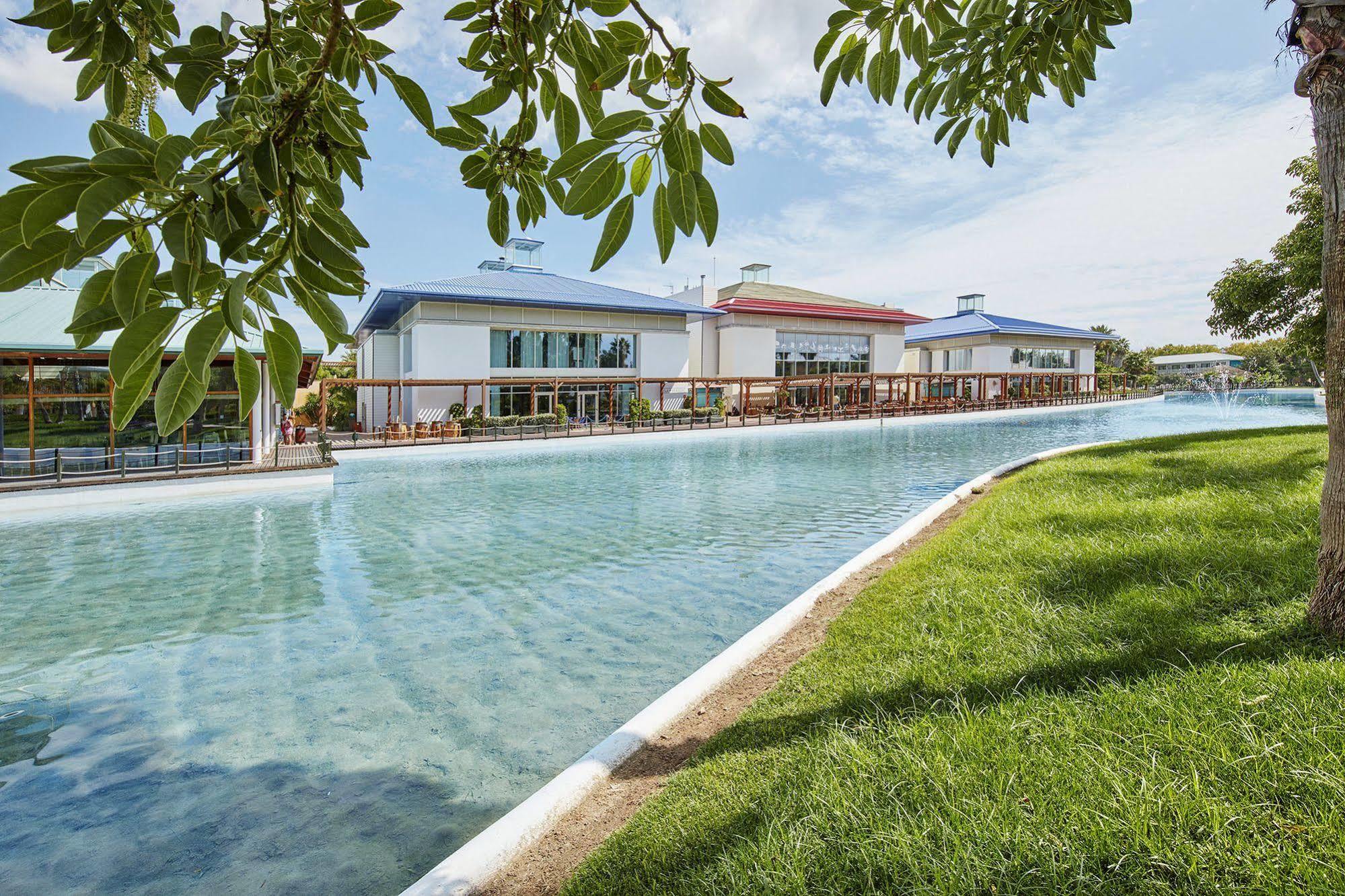Oasis By The Bay Vacation Suites Wasaga Beach Zewnętrze zdjęcie