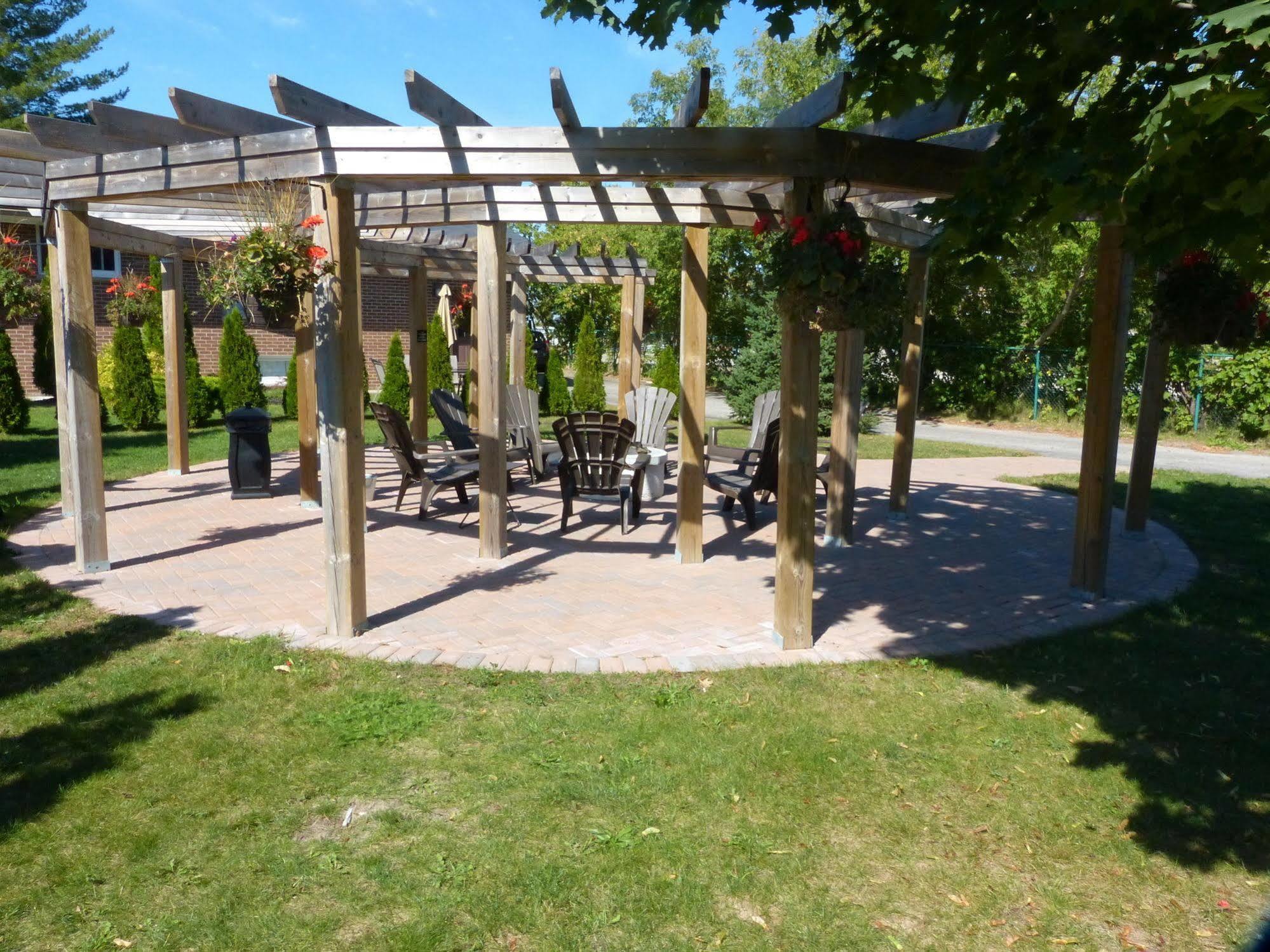 Oasis By The Bay Vacation Suites Wasaga Beach Zewnętrze zdjęcie